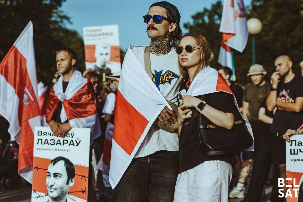 Удзельнікі маршу прысвечанаму 4 гадавіне выбараў і пратэстаў 2020 году. Варшава, Польшча. 9 жніўня 2024 года. Фота: Белсат