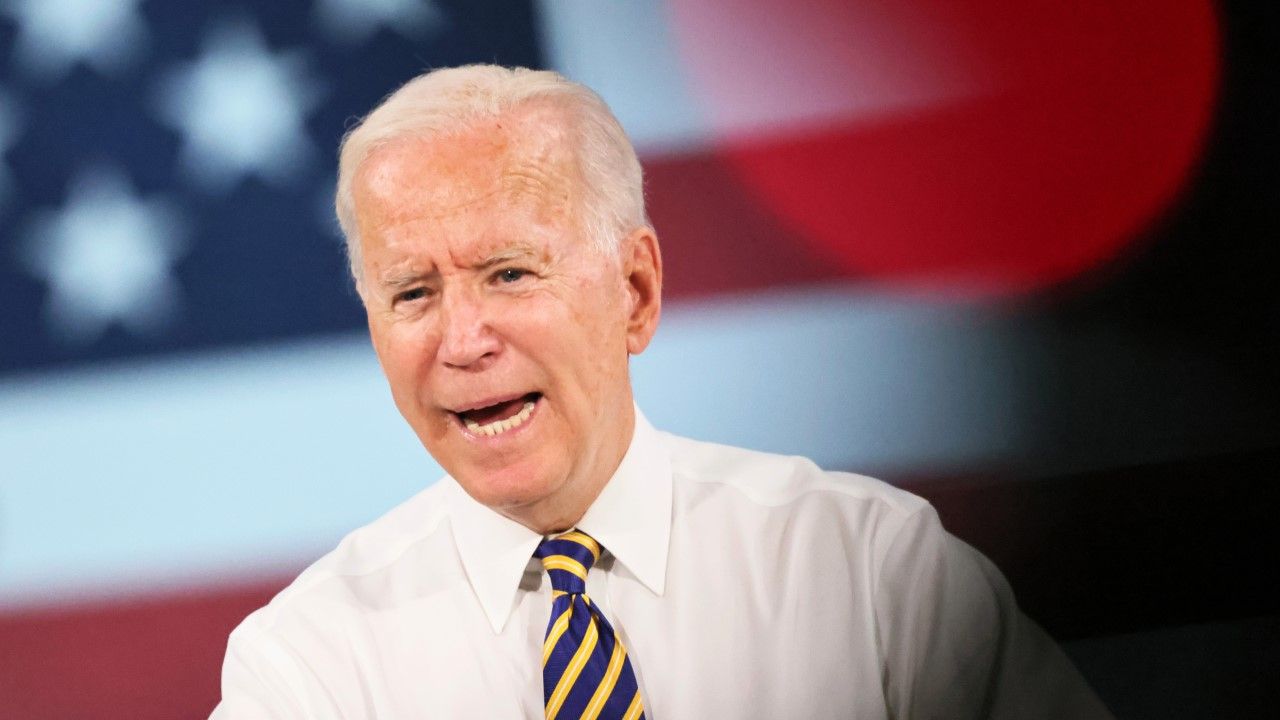 Prezydent USA Joe Biden chce by amerykanie dostawali 100 dolarów za zaszczepienie (fot. Michael M. Santiago/Getty Images) Prezydent USA Joe Biden chce by amerykanie dostawali 100 dolarów za zaszczepienie (fot. Michael M. Santiago/Getty Images)