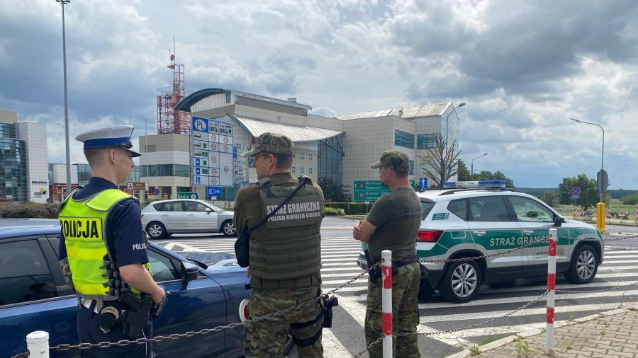 Patrol Straży Granicznej i policji (fot. źróło: x.com/Straz_Graniczna)