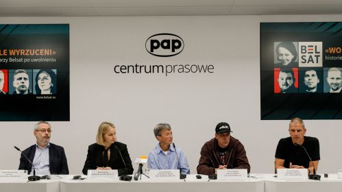 Михал Бронятовский, Алина Ковшик, Ирина Славникова, Павел Подобед и Павел Можейко во время пресс-конференции. Варшава, Польша. 26 сентября 2025 года. Фото: Татьяна Веремеева / Белсат