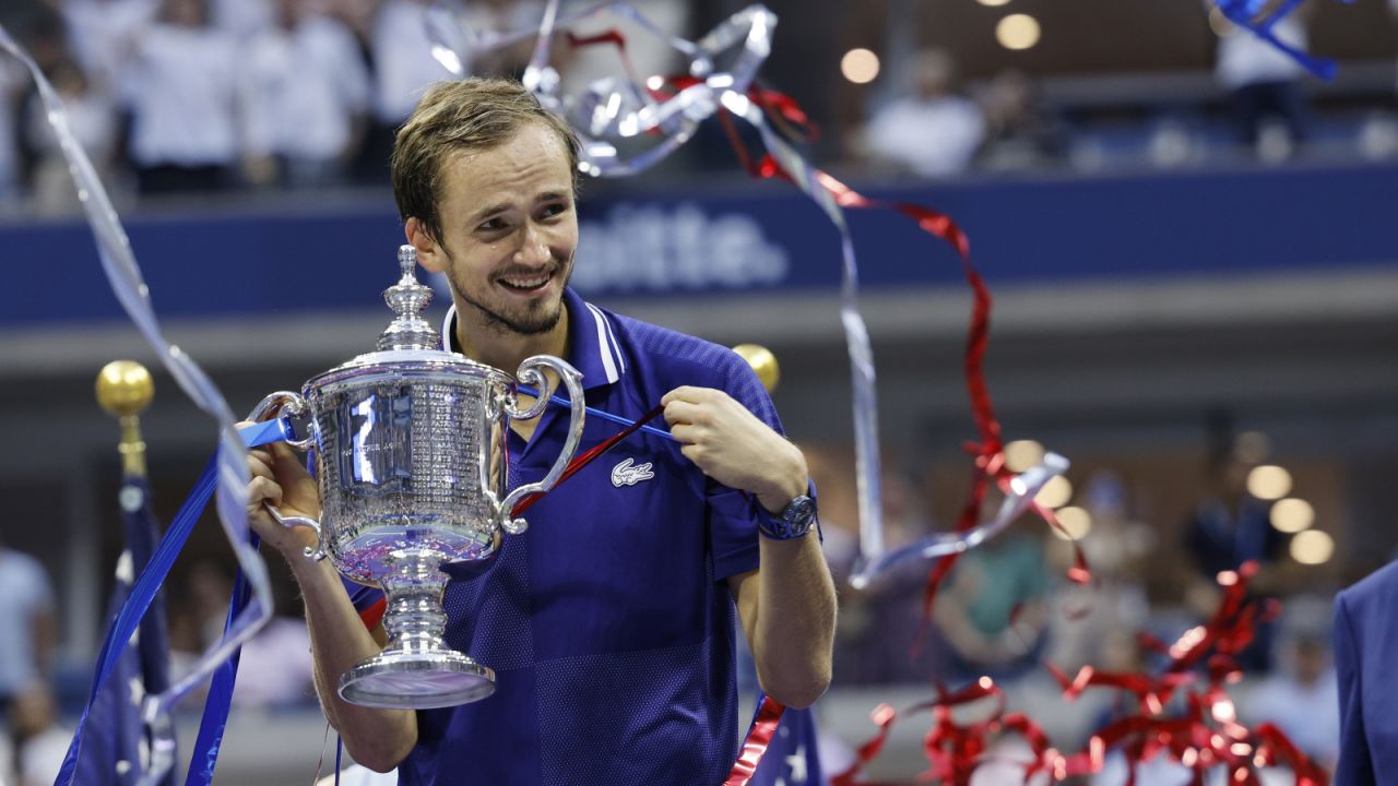 Daniił Miedwiediew pokonał Serba Novaka Djokovica (fot. PAP/EPA) Daniił Miedwiediew pokonał Serba Novaka Djokovica (fot. PAP/EPA)