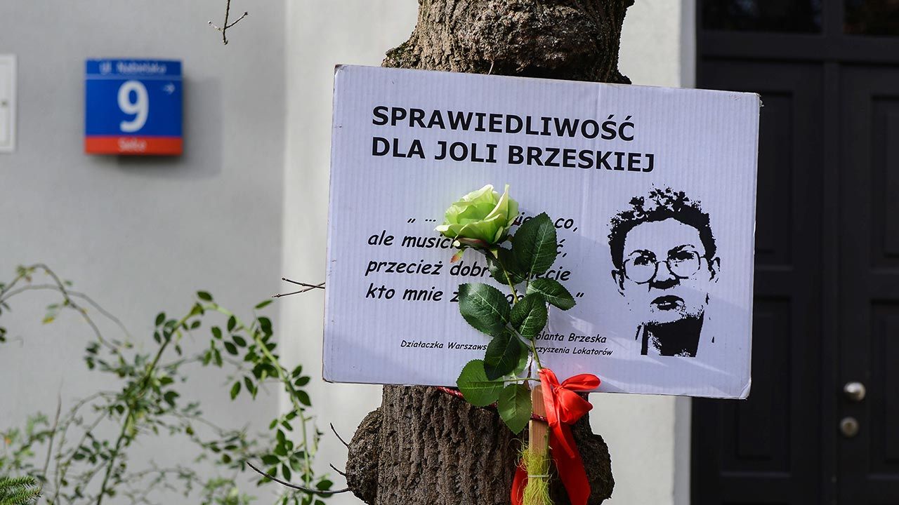 Jolanta Brzeska broniła ofiar dzikiej reprywatyzacji w Warszawie (fot. PAP/Jakub Kamiński) Jolanta Brzeska broniła ofiar dzikiej reprywatyzacji w Warszawie (fot. PAP/Jakub Kamiński)
