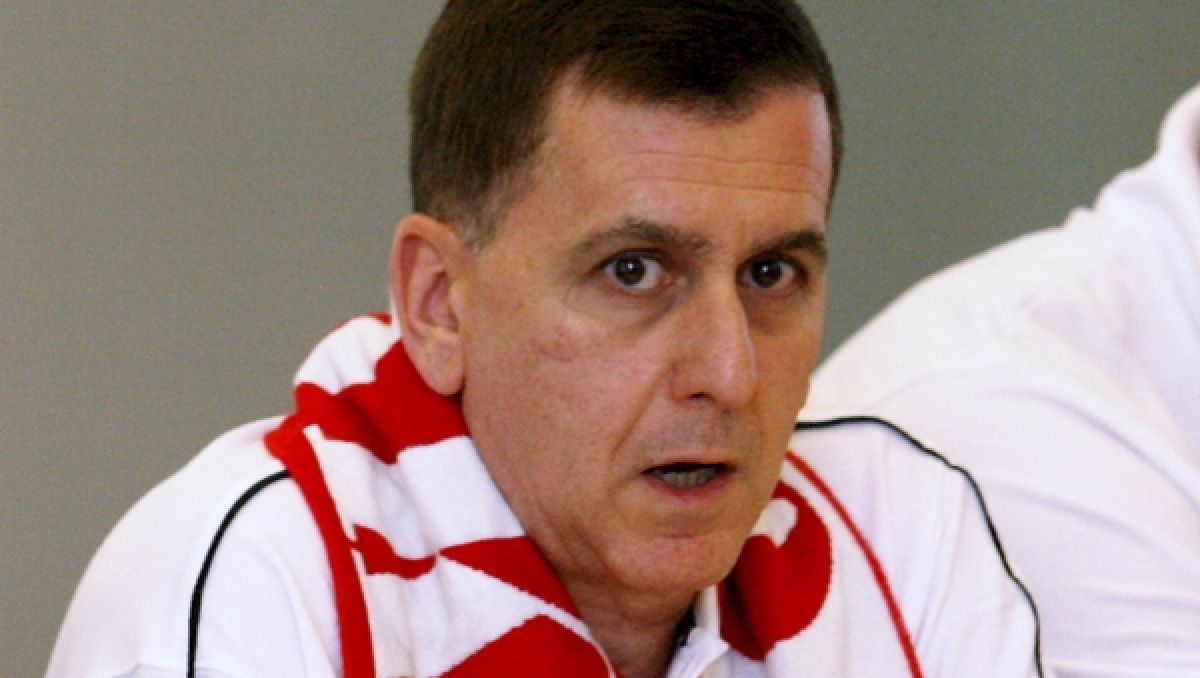 Muli Katzurin nie daje dużo okazji do występów zawodnikom rezerwowym. Muli Katzurin nie daje dużo okazji do występów zawodnikom rezerwowym.