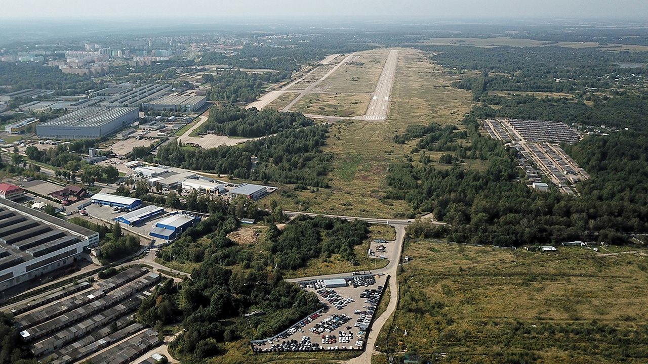 Polscy prokuratorzy spędzili w Smoleńsku pięć dni, badając szczątki Tu-154M (fot. PAP/Wojciech Pacewicz) Polscy prokuratorzy spędzili w Smoleńsku pięć dni, badając szczątki Tu-154M (fot. PAP/Wojciech Pacewicz)