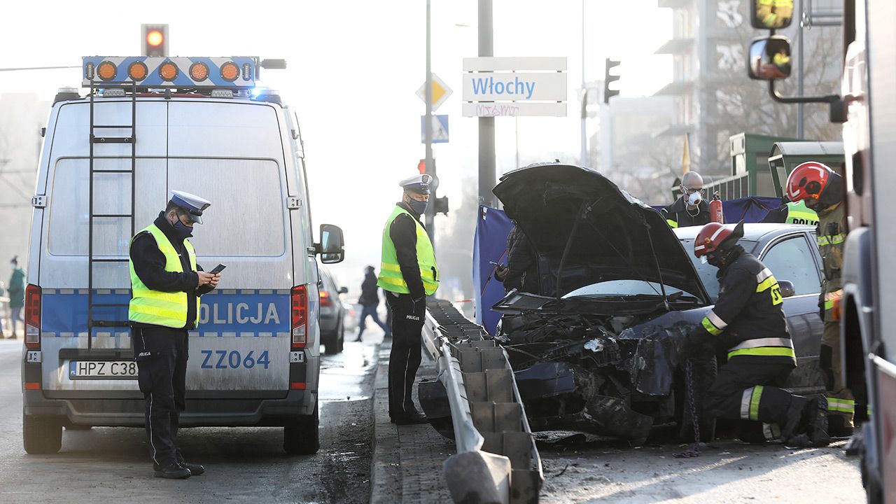 Policjanci szukają świadków tragicznego wypadku na ul. Grójeckiej (fot. PAP/Rafał Guz) Policjanci szukają świadków tragicznego wypadku na ul. Grójeckiej (fot. PAP/Rafał Guz)