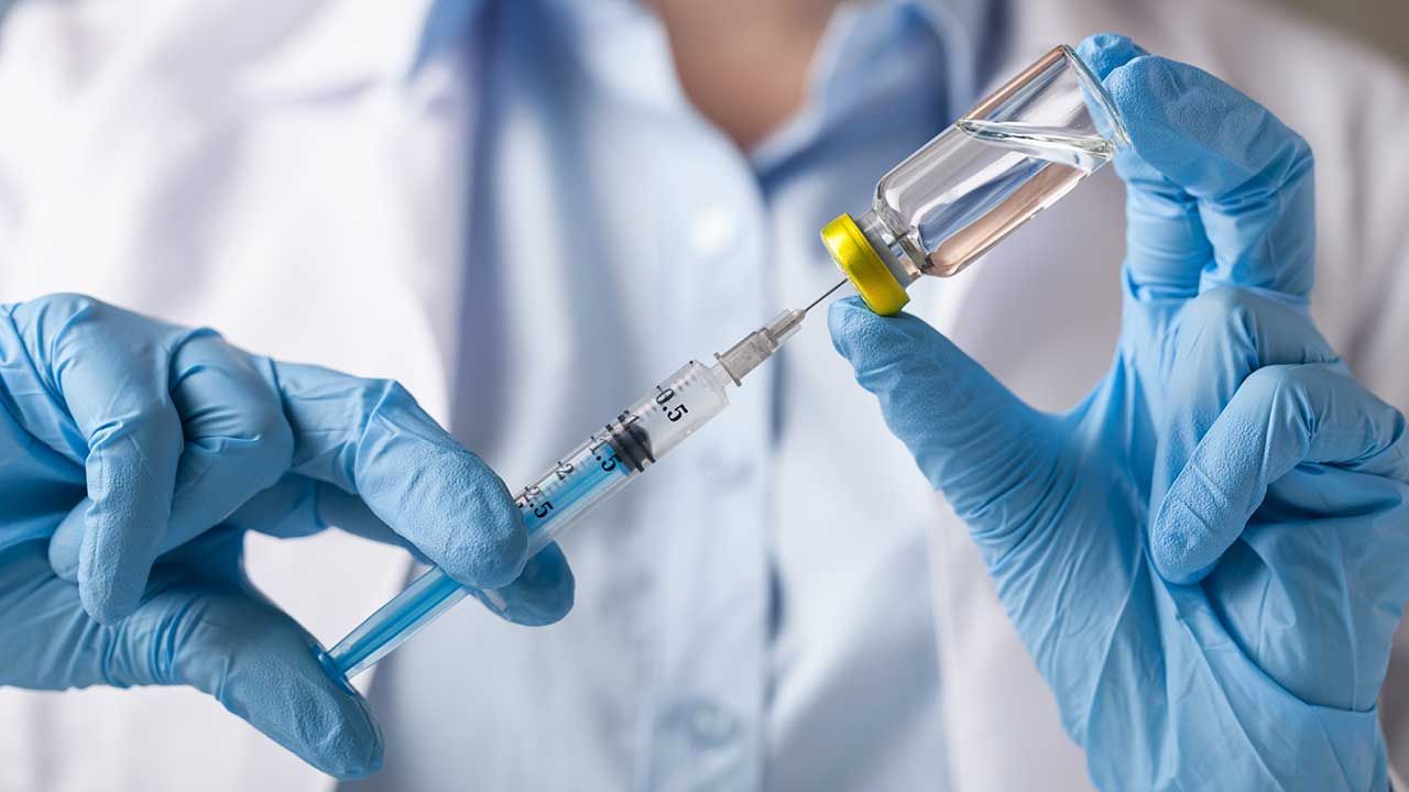 Ruch antyszczepionkowców dostał cios od sądu lekarskiego. (fot. Shutterstock/Billion Photos) Ruch antyszczepionkowców dostał cios od sądu lekarskiego. (fot. Shutterstock/Billion Photos)