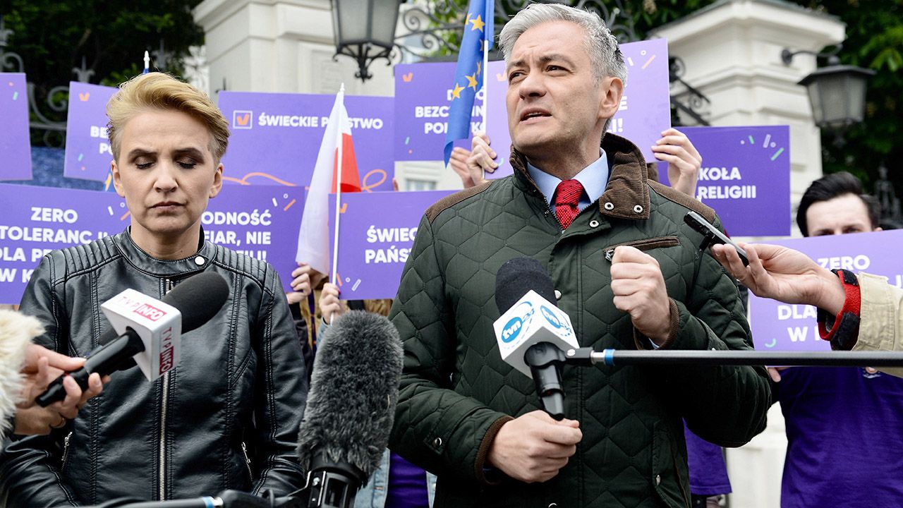 Wiosna Biedronia obiecuje troskę o prawa zwierząt. Własne psy Scheuring-Wielgus oddała do schroniska, bo „nikt nie chciał kundli” (fot. PAP/Jakub Kamiński) Wiosna Biedronia obiecuje troskę o prawa zwierząt. Własne psy Scheuring-Wielgus oddała do schroniska, bo „nikt nie chciał kundli” (fot. PAP/Jakub Kamiński)
