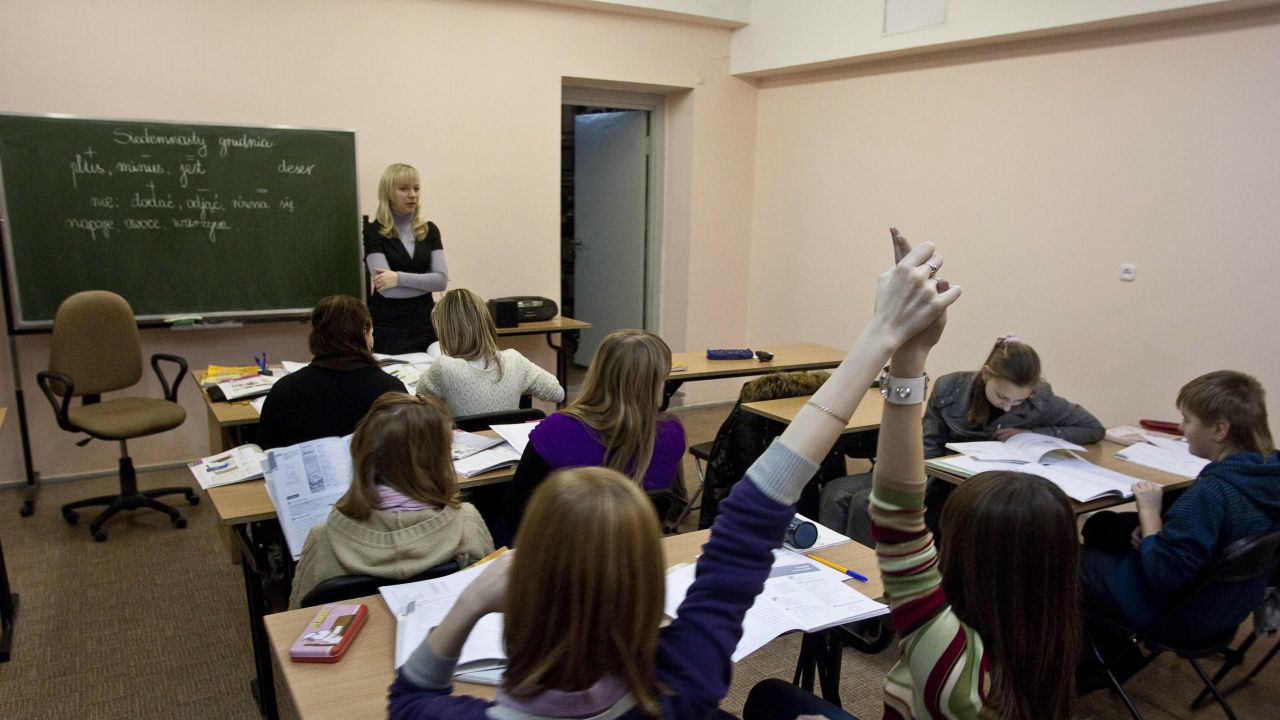 Podręcznik jest przeznaczony do nauczania w czwartej klasie szkoły podstawowej (Fot. PAP/Wojciech Pacewicz) Podręcznik jest przeznaczony do nauczania w czwartej klasie szkoły podstawowej (Fot. PAP/Wojciech Pacewicz)