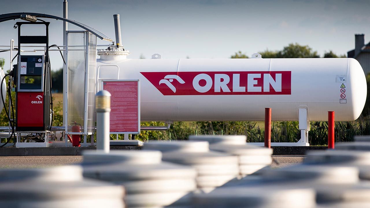 14 lipca 2020 r. PKN Orlen otrzymał warunkową zgodę Komisji Europejskiej na przejęcie Lotosu (fot. Shutterstock/Karolis Kavolelis) 14 lipca 2020 r. PKN Orlen otrzymał warunkową zgodę Komisji Europejskiej na przejęcie Lotosu (fot. Shutterstock/Karolis Kavolelis)