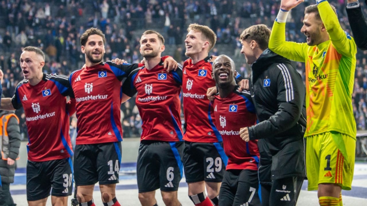 Łukasz Poręba (numer 6) awansował do Bundesligi (fot. Getty).