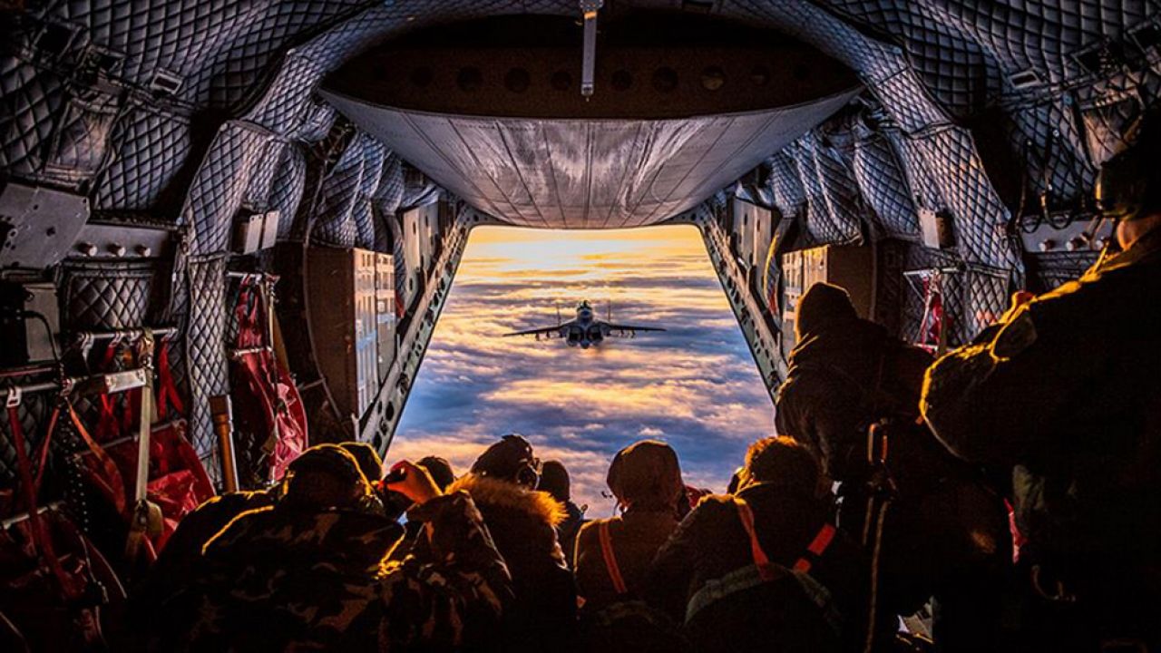MiG z pokładu litewskiego samolotu transportowego (fot. Facebook/NATO) MiG z pokładu litewskiego samolotu transportowego (fot. Facebook/NATO)