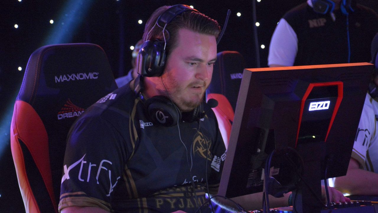 Friberg w barwach Ninjas in Pyjamas (fot. PAP)