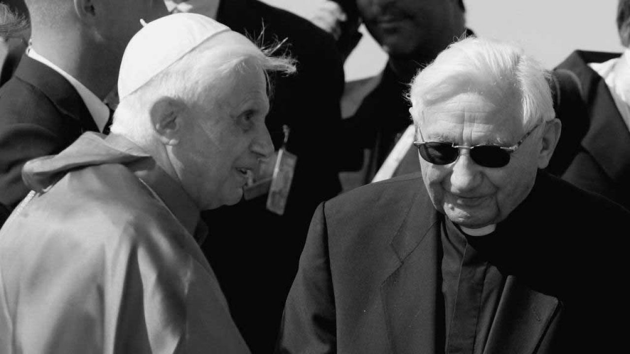 Georg Ratzinger (z prawej) miał 96 lat (fot. Ralph Orlowski/Getty Images)