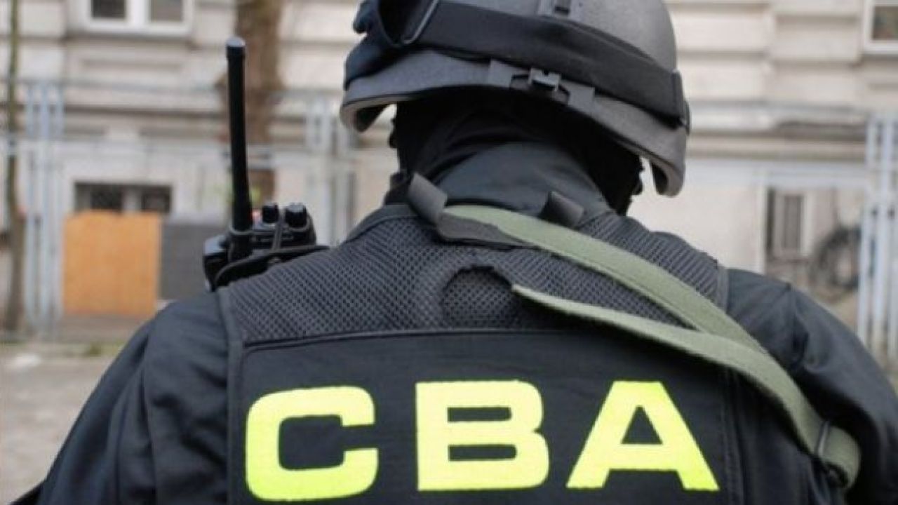 Agenci CBA zabezpieczyli dokumenty finansowe (fot. cba.gov.pl)