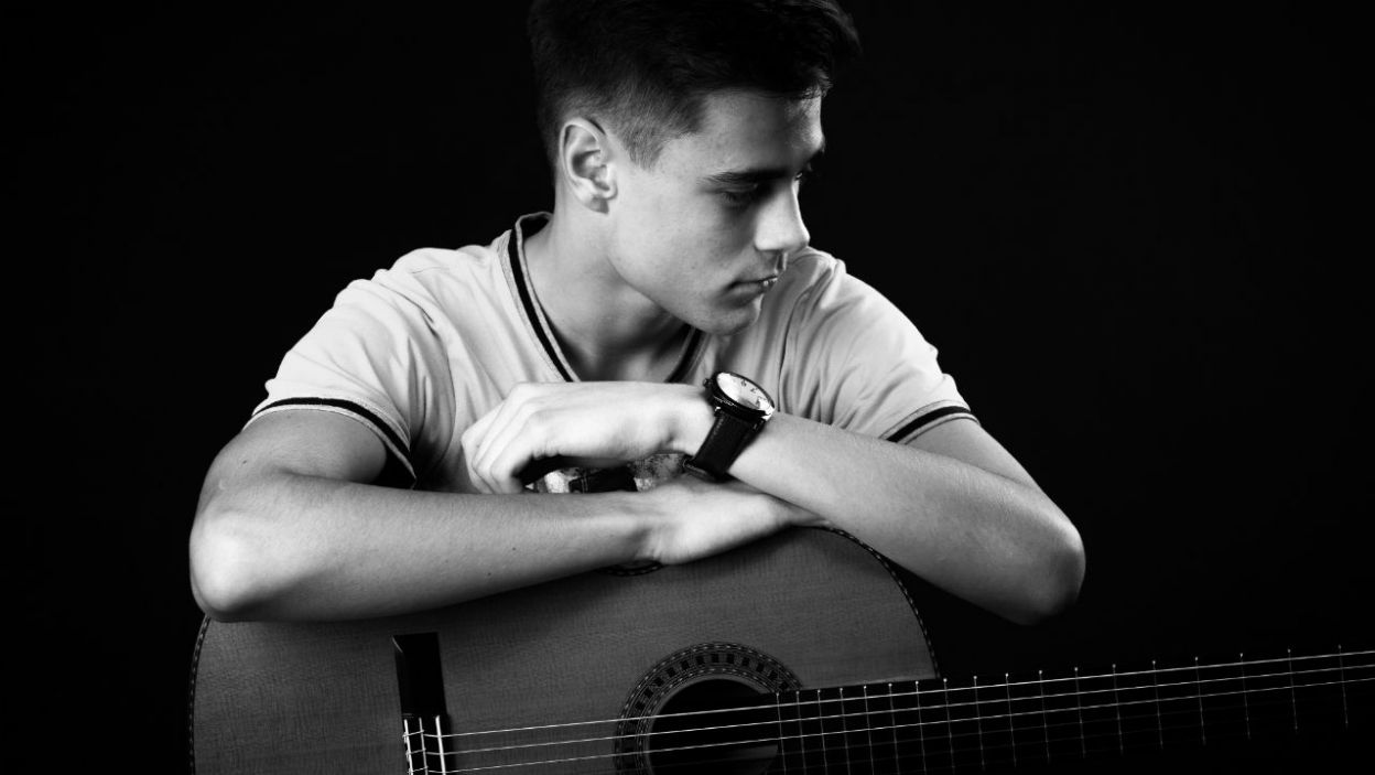 Kacper Dworniczak zawsze chciał być taki jak jego tata, który jest gitarzystą (fot. TVP)