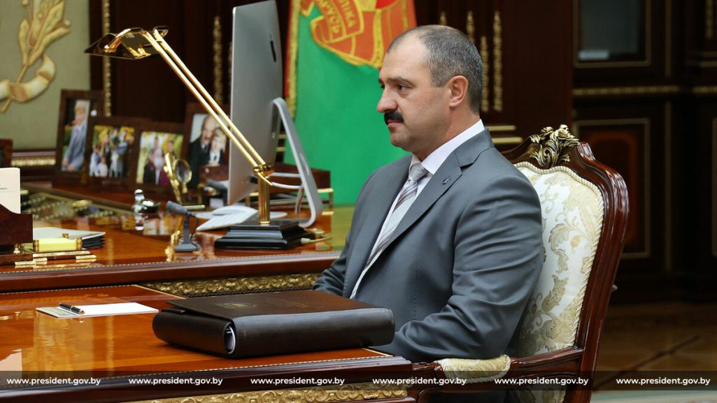 Прэзідэнт Нацыянальнага алімпійскага камітэту Віктар Лукашэнка падчас сустрэчы з Аляксандрам Лукашэнкам. 31 жніўня 2021 года. Фота: president.gov.by