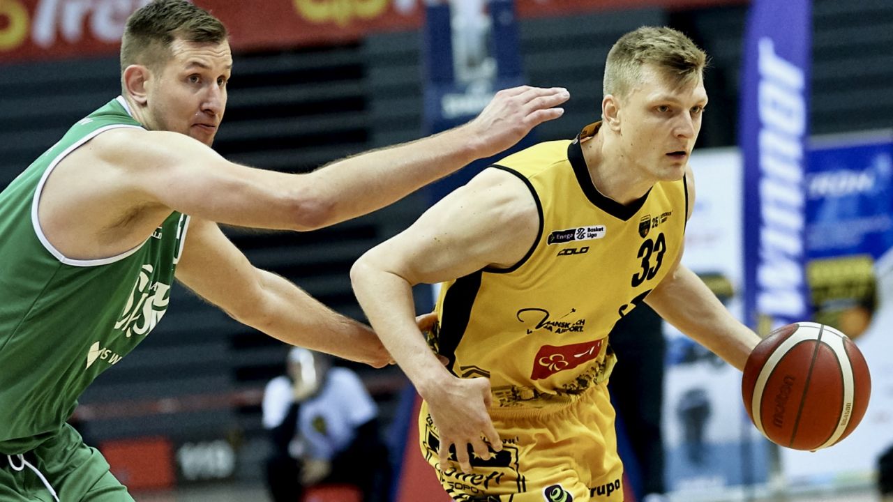 Michał Gabiński (z lewej) będzie mógł w niedzielne popołudnie liczyć na wsparcie kibiców (fot. PAP/Adam Warżawa) Michał Gabiński (z lewej) będzie mógł w niedzielne popołudnie liczyć na wsparcie kibiców (fot. PAP/Adam Warżawa)