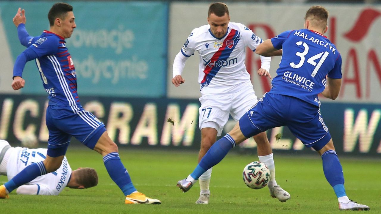 Kadr z meczu Piast – Raków (fot. PAP)