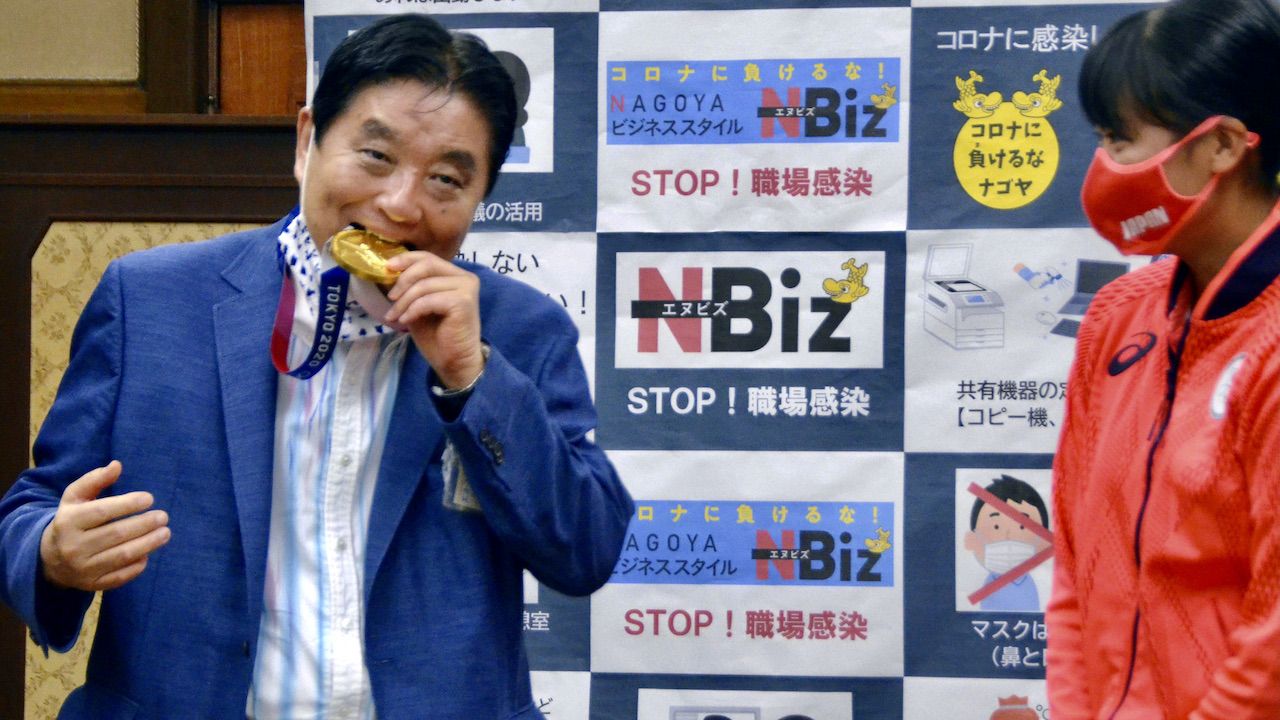 Burmistrz Takashi Kawamura spotkał się z krytyką swego zachowania (fot. KYODO/Reuters/Forum) Burmistrz Takashi Kawamura spotkał się z krytyką swego zachowania (fot. KYODO/Reuters/Forum)