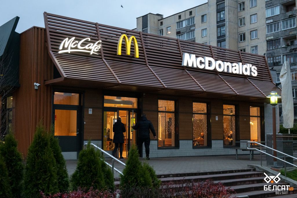 «МакДоналдс» на плошчы Бангалор. Менск, Беларусь. 15 лістапада 2022 года. (Фота: Белсат)