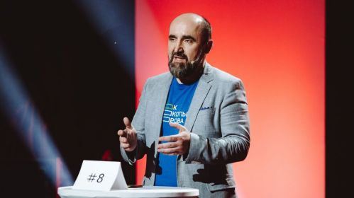 Аляксандр Кныровіч, прадстаўнік спісу № 8 «Блок Пракоп’ева – Ягорава», падчас дэбатаў кандыдатаў на выбары ў Каардынацыйную раду на «Белсаце». Варшава, Польшча. 24 траўня 2024 года. Фота: Белсат