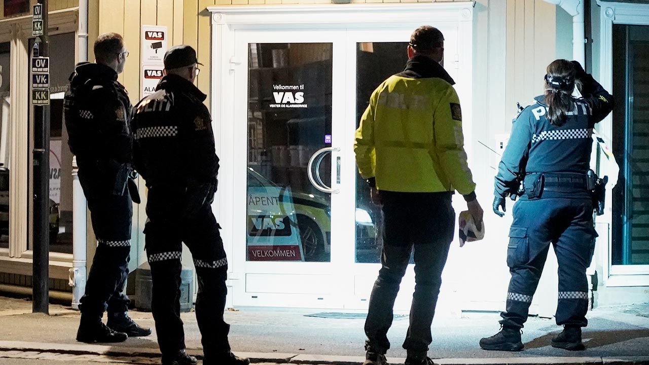 Trwa dochodzenie ws. ataku w Kongsbergu w Norwegii (fot. Shutterstock)