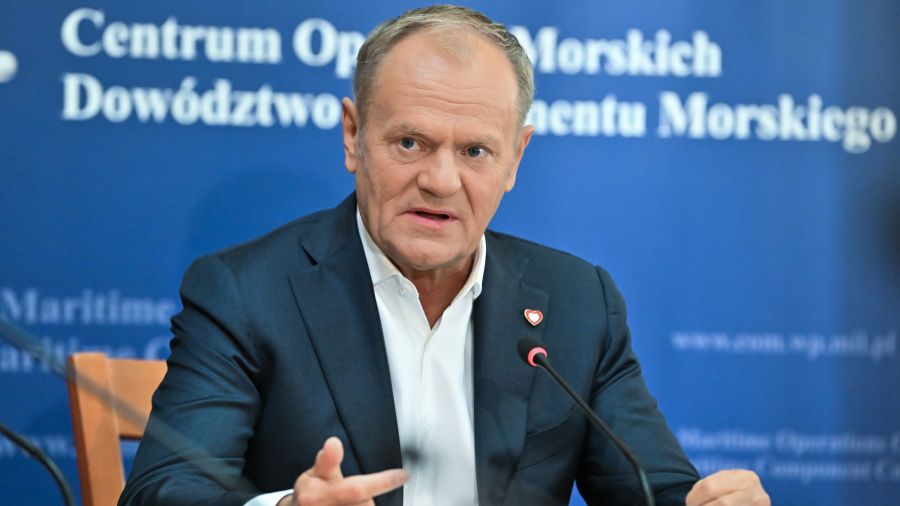 Tusk spoke to reporters during a meeting with Polish navy commanders on Thursday. Photo: PAP/Andrzej Jackowski