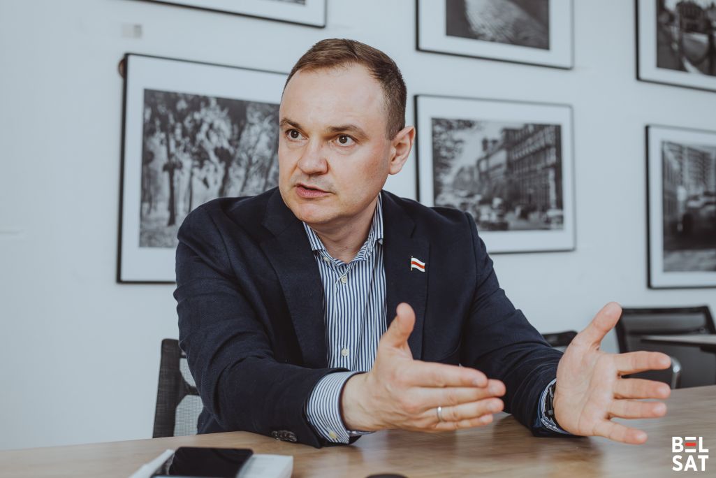 Кіраўнік фонду «Беларускі дом» Алесь Зарэмбюк у сядзібе арганізацыі. 29 траўня 2025 года. Фота: Рауль Дзюк / Белсат