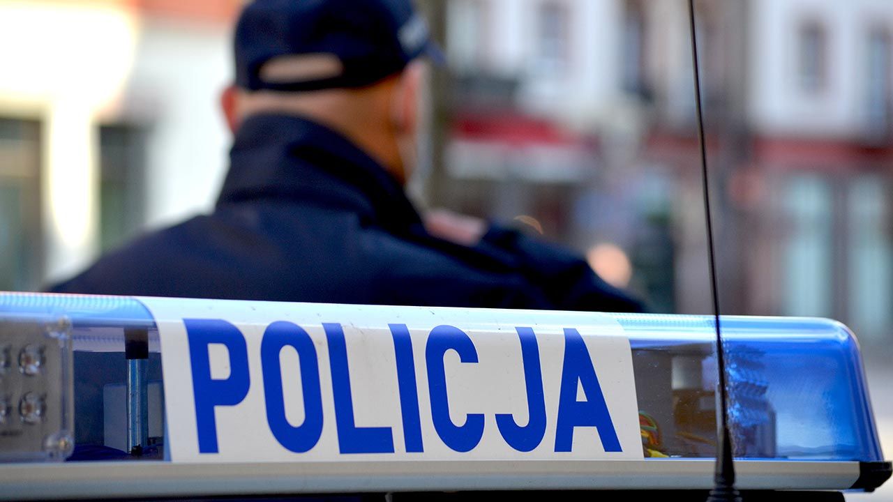 Mężczyzna zaatakował policjantów nożem (fot. Shutterstock/DarSzach) Mężczyzna zaatakował policjantów nożem (fot. Shutterstock/DarSzach)