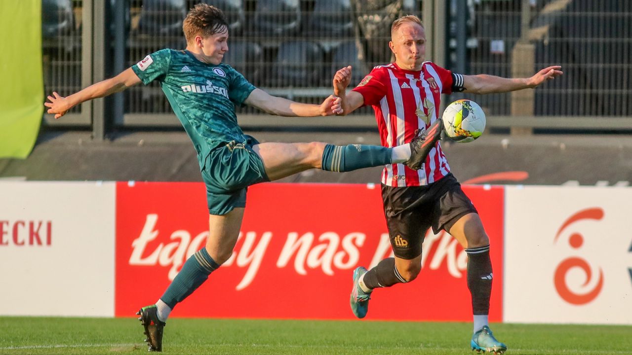 Pogoń Grodzisk Mazowiecki chce sprawić niespodziankę z Lechią Gdańsk w Pucharze Polski. Damian Jaroń jest kapitanem drugoligowca (fot: 400mm.pl)