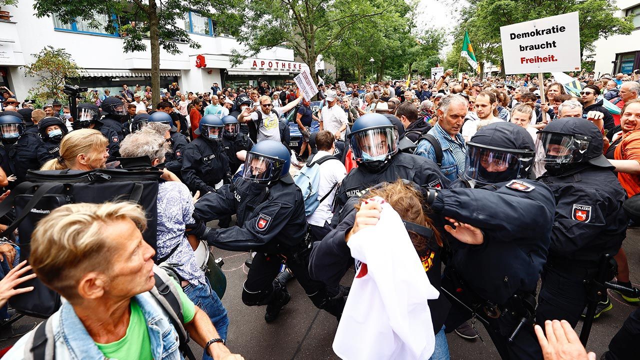 W proteście wzięło udział ok. 5 tysięcy manifestantów (fot. Abdulhamid Hosbas/Anadolu Agency via Getty Images) W proteście wzięło udział ok. 5 tysięcy manifestantów (fot. Abdulhamid Hosbas/Anadolu Agency via Getty Images)