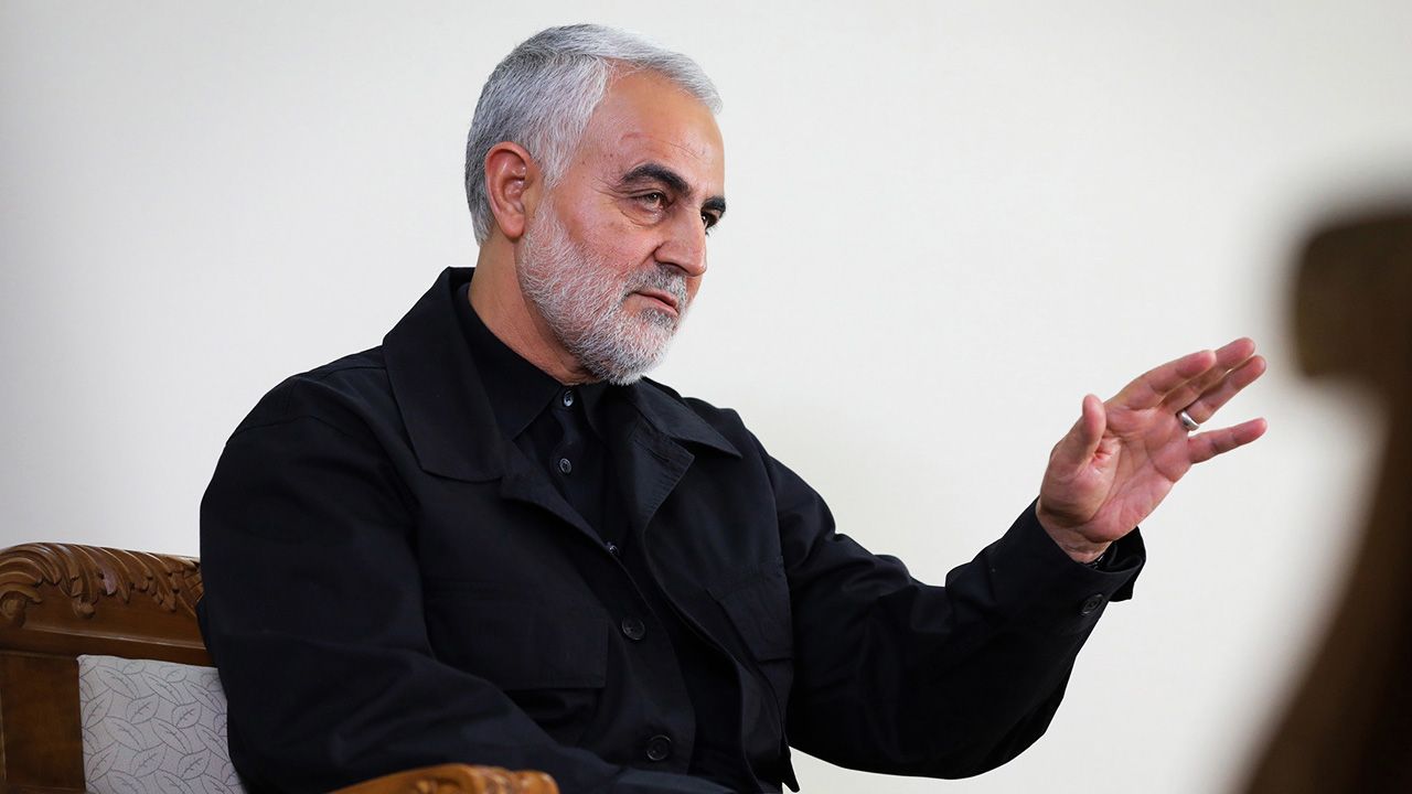 W związku ze śmiercią Sujelmaniego ogłoszono w Iranie trzy dni żałoby narodowej (fot. PAP/EPA/IRANIAN SUPREME LEADER'S OFFICE HANDOUT)
