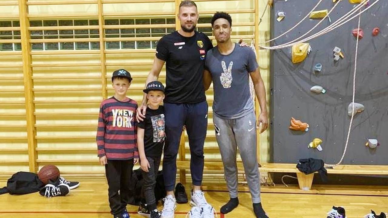 Malcolm Brogdon (z prawej) i Paweł Leończyk (fot. Paweł Leończyk/arch.pryw.) Malcolm Brogdon (z prawej) i Paweł Leończyk (fot. Paweł Leończyk/arch.pryw.)