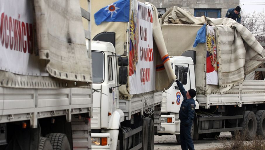 Łysenko: 16 listopada między 6 a 7 rano z terytorium Federacji Rosyjskiej na terytorium Ukrainy wjechały 74 ciężarówki tak zwanego konwoju humanitarnego (fot. PAP/EPA/PHOTOMIG))