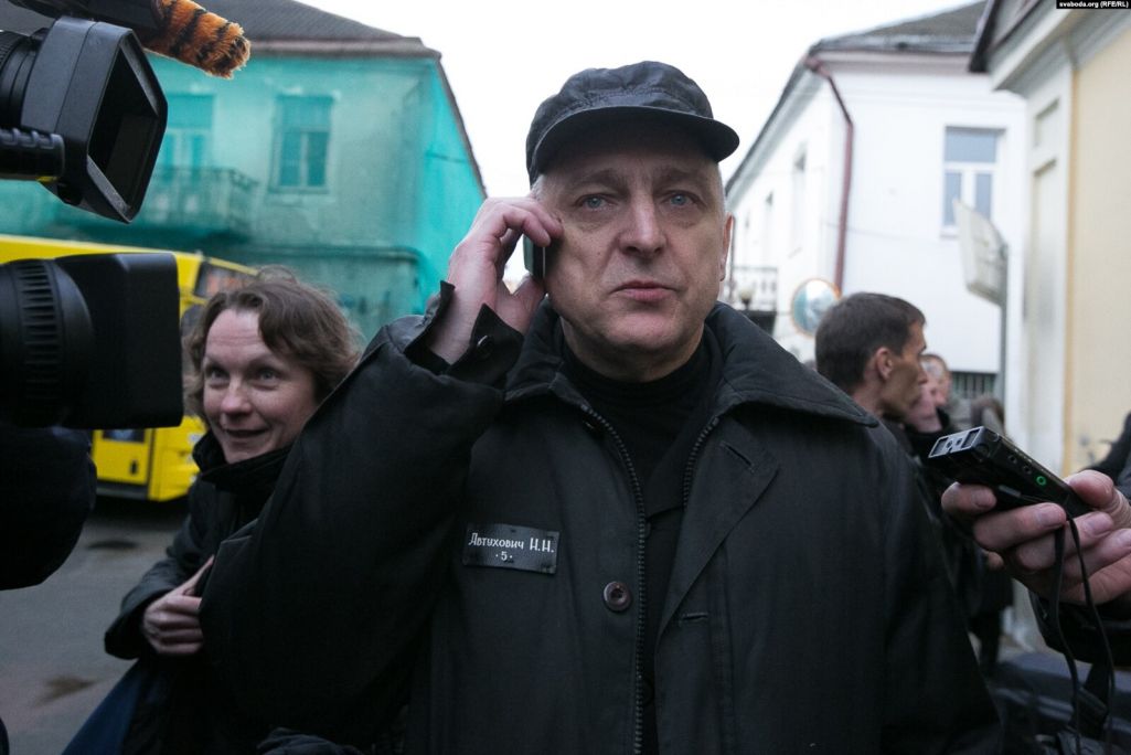 Здымак мае ілюстрацыйны характар. Мікалай Аўтуховіч пасля вызвалення з гарадзенскай турмы ў красавіку 2014 года. (Фота: svaboda.org)