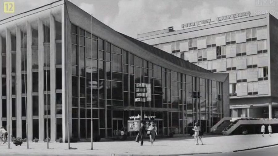 Hotel Cracovia jest wpisany do wojewódzkiego rejestru zabytków, razem ze znajdującym się obok kinem Kijów.