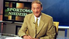 Dariusz Szpakowski jako prowadzący program "Sportowa Niedziela"