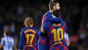 Gerard Pique i Leo Messi, w tle Antoine Griezmann (fot. Getty Images)