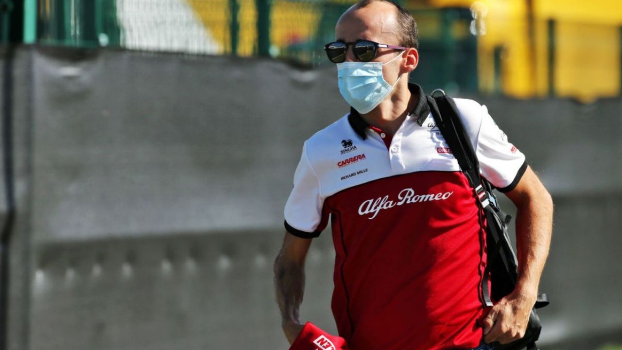 Robert Kubica na podium w wyścigu serii DTM (fot. PAP)