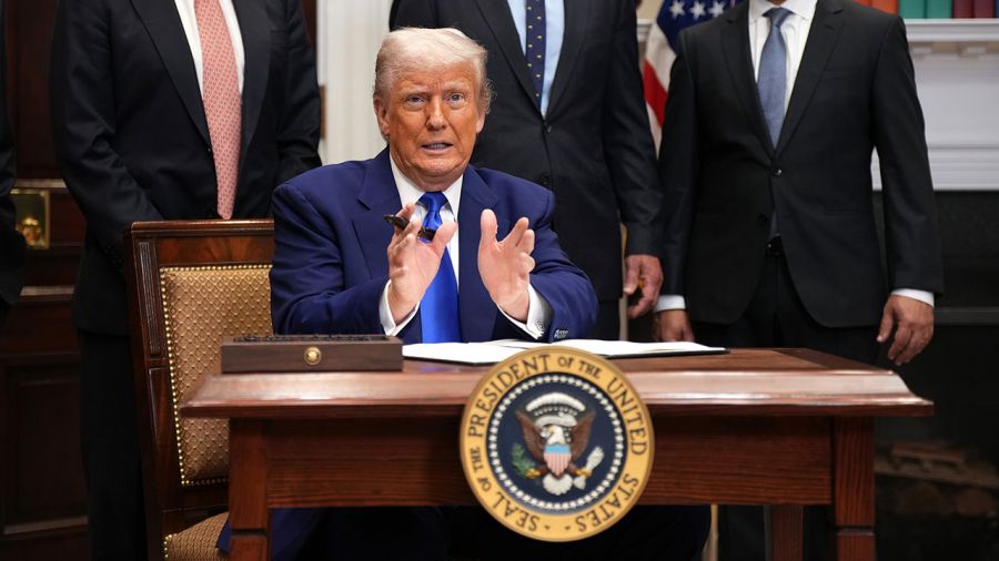 Donald Trump jest równie mało popularny co jego kraj (fot. Andrew Harnik/Getty Images)