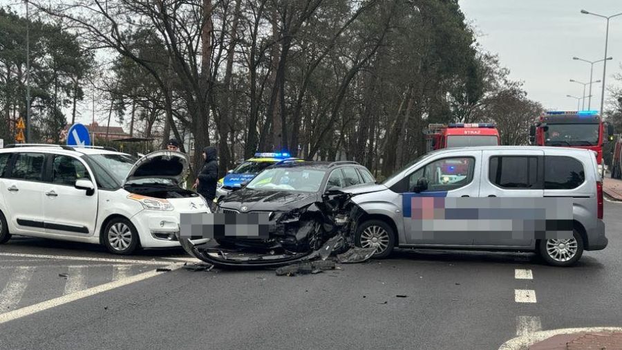 Wypadek - Chodzież, zderzenie 3 pojazdów (fot. policja )