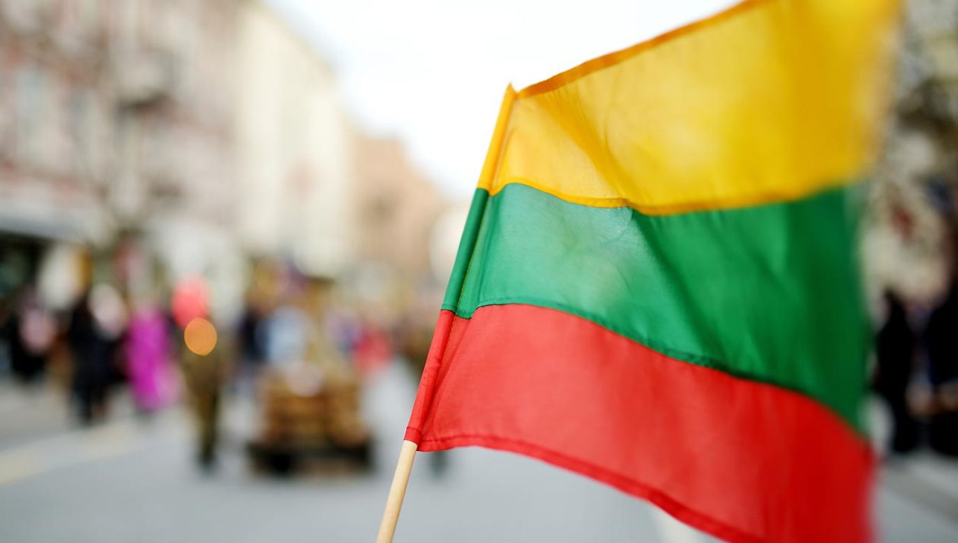 Ustawa reguluje sprawę o którą walczyli Polacy na Litwie (fot. Shutterstock/MNStudio)