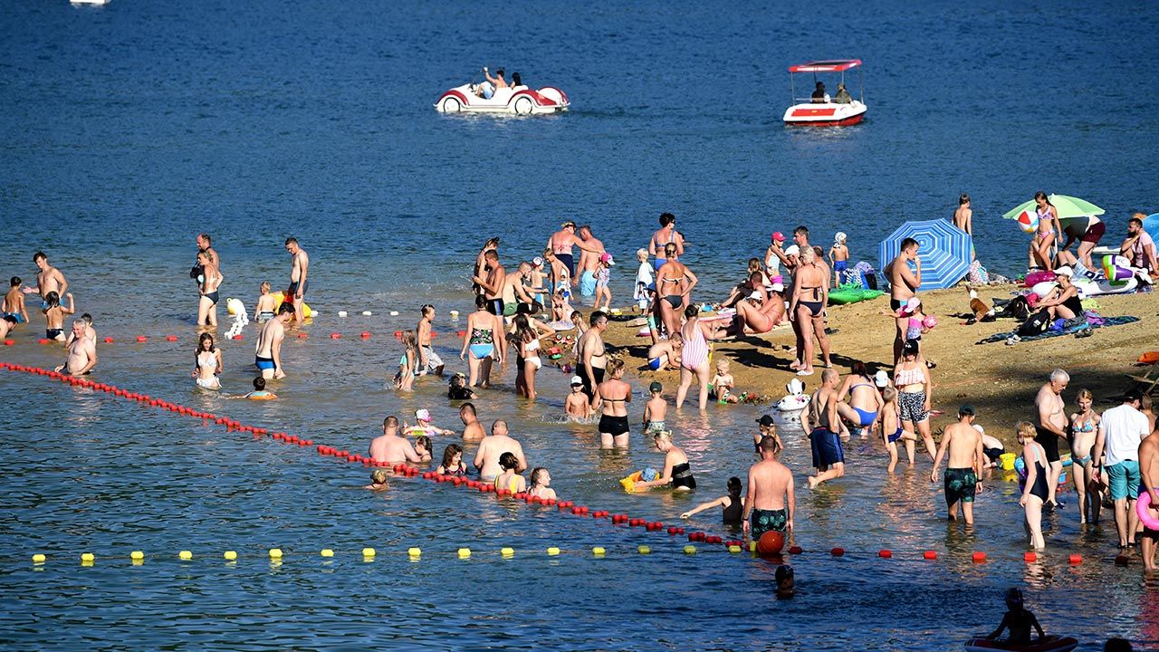 Oficjalny sezon kąpielowy w Polsce trwa od 1 czerwca do 30 września (fot. PAP/Darek Delmanowicz) Oficjalny sezon kąpielowy w Polsce trwa od 1 czerwca do 30 września (fot. PAP/Darek Delmanowicz)