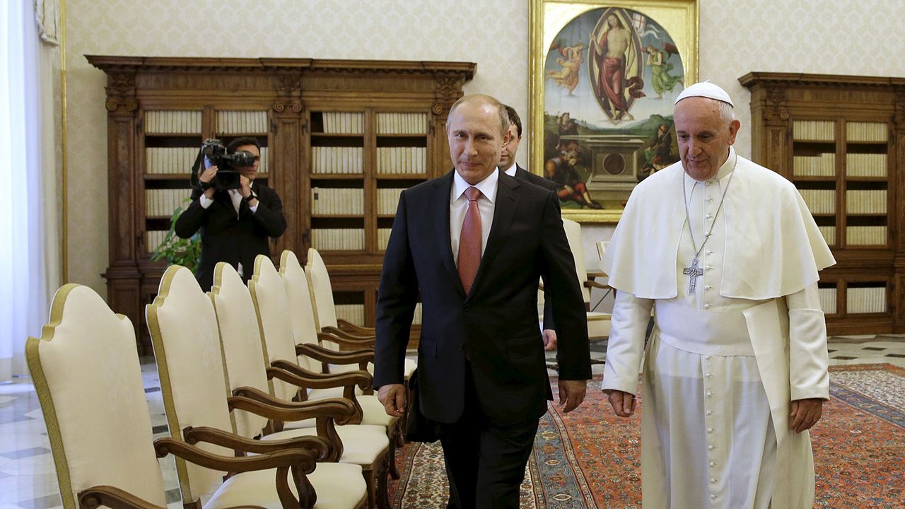 Wizyta Władimira Putina u papieża Franciszka w 2015 roku (fot. REUTERS/Gregorio Borgia/pool) Wizyta Władimira Putina u papieża Franciszka w 2015 roku (fot. REUTERS/Gregorio Borgia/pool)