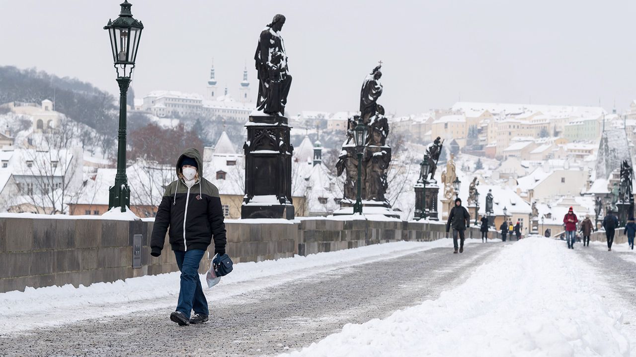 Stan wyjątkowy, wielokrotnie przedłużany, trwa w Czechach od 6 października (fot. Tomas Tkacik/SOPA Images/LightRocket via Getty Images) Stan wyjątkowy, wielokrotnie przedłużany, trwa w Czechach od 6 października (fot. Tomas Tkacik/SOPA Images/LightRocket via Getty Images)