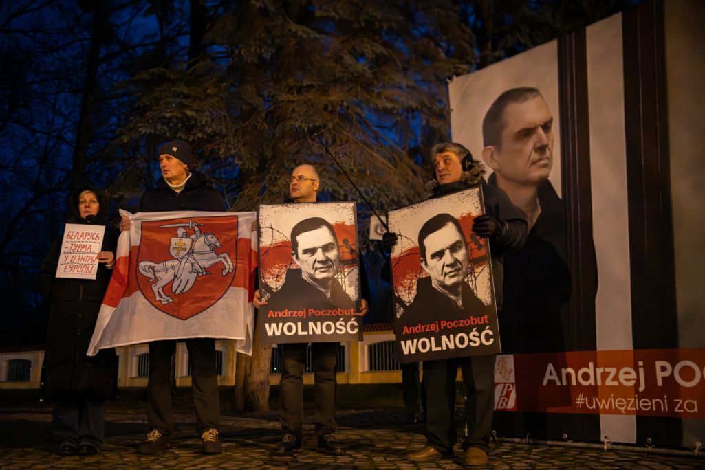 Акцыя на падтрыманне палітвязня і актывіста Саюзу палякаў у Беларусі Анджэя Пачобута. Беласток, Польшча. 21 снежня 2025 года. Фота: Pawel Balejko / Polska Press Grupa / East News