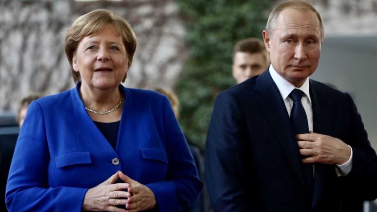 Angela Merkel i Władimir Putin (fot. Adam Berry/Getty Images) Angela Merkel i Władimir Putin (fot. Adam Berry/Getty Images)