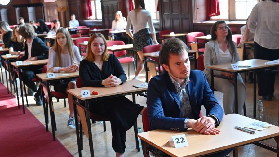 Centralna Komisja Egzaminacyjna W łodzi CKE podała wstępne wyniki matur. Zdało ponad 78% absolwentów