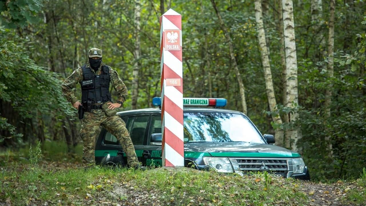 Funkcjonariusze zatrzymali dwaj nielegalnych imigrantów (fot. Straż Graniczna) Funkcjonariusze zatrzymali dwaj nielegalnych imigrantów (fot. Straż Graniczna)