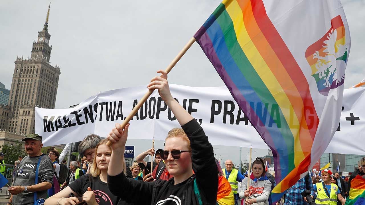 Jaki: Nie powiodła się próba zamiany flagi biało-czerwonej ...